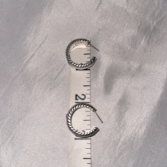 Vintage Monet Silver Cable Rope Edge Hoop Earrings w/ Faux Topaz Tortoise Inlay - Picture 8 of 12